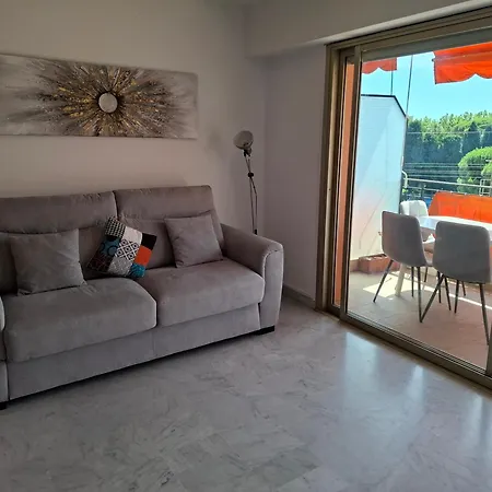 Expose Plein Sud Ментона